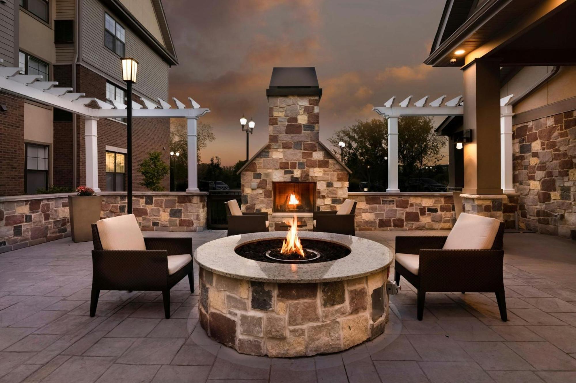 Residence Inn By Marriott Milwaukee Brookfield Dış mekan fotoğraf